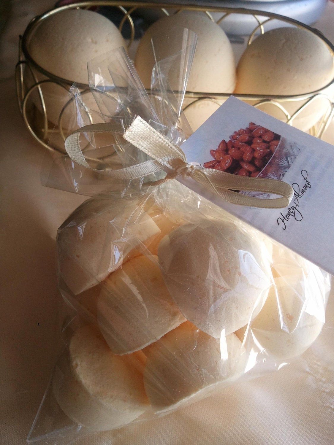 Honey Almond Bath Bombs Gift Bag - 14 Pack Holiday