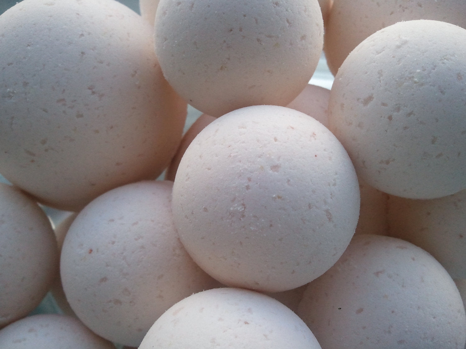 Strawberries & Champagne Bath Bombs Gift Bag - 14 Pack Dry Skin