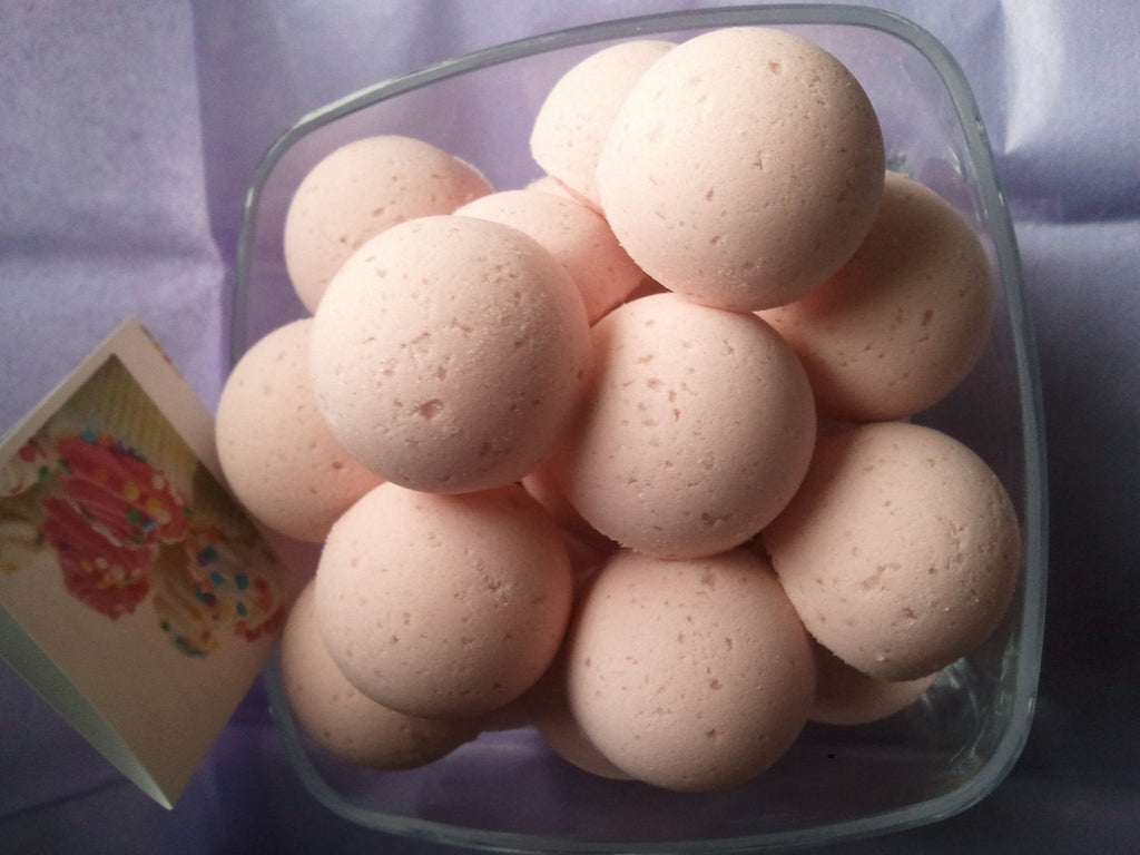 Buttercream Cupcake Bath Bombs Gift Bag - 14 Pack